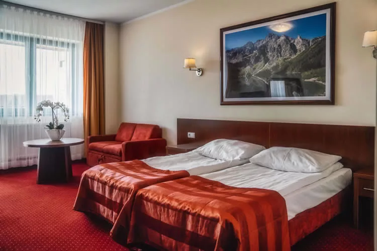 Hotel oferujący pokoje do wynajęcia w atrakcyjnej cenie w Zakopanem, Elegancki pokój w Tatra Hotel Zakopane