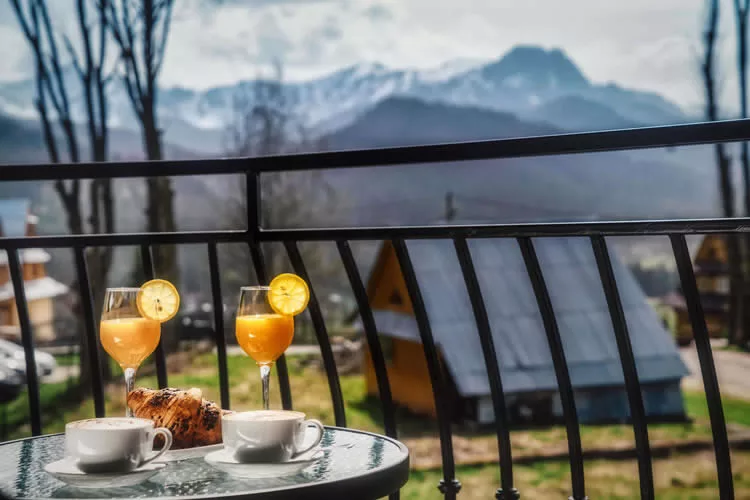 Pokój do wynajęcia w atrakcyjnej cenie w hotelu Tatra w Zakopanem, Śniadanie z widokiem na Tatry w Tatra Hotel Zakopane